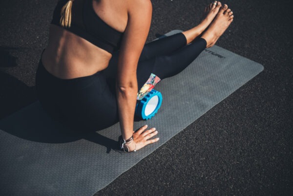 Massaažirull TUNTURI Yoga Foam Grid Roller 33cm, sinine - Image 5