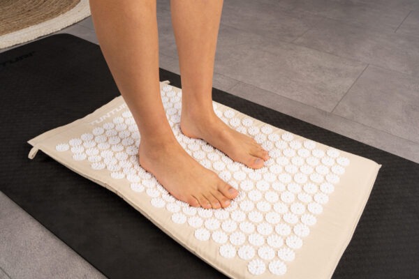 Punktimassaaži matt  ja padi Tunturi Acupressure Mat And Pillow, Beige - Image 12